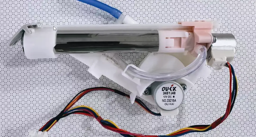 出水杆和马达图 来自淘宝网