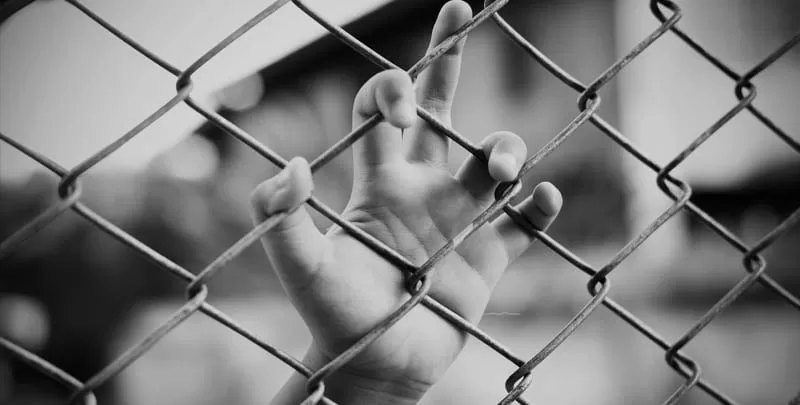 侮辱与非法拘禁之间的边界